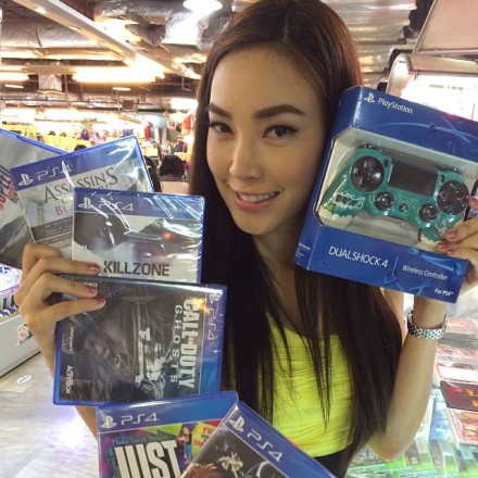 เมย์ พิชย์นาถ สาขากร กับ PS4